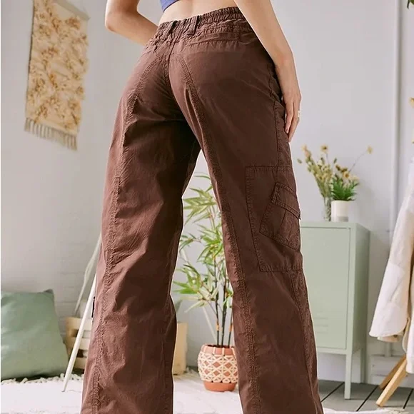 BDG low wasted Wide-Leg Brown Cargo Pants - Picture 2 of 3